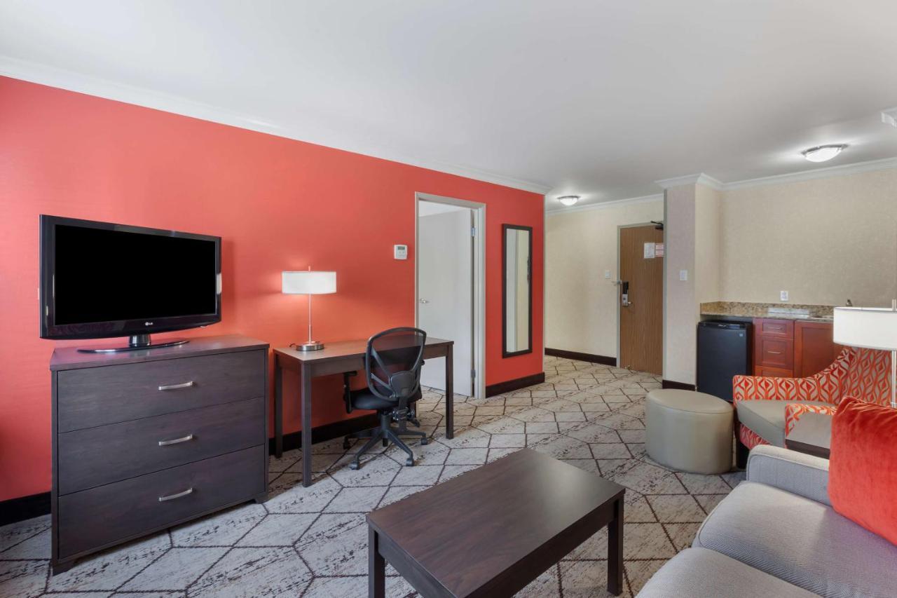 Western Rose Hotel 3*