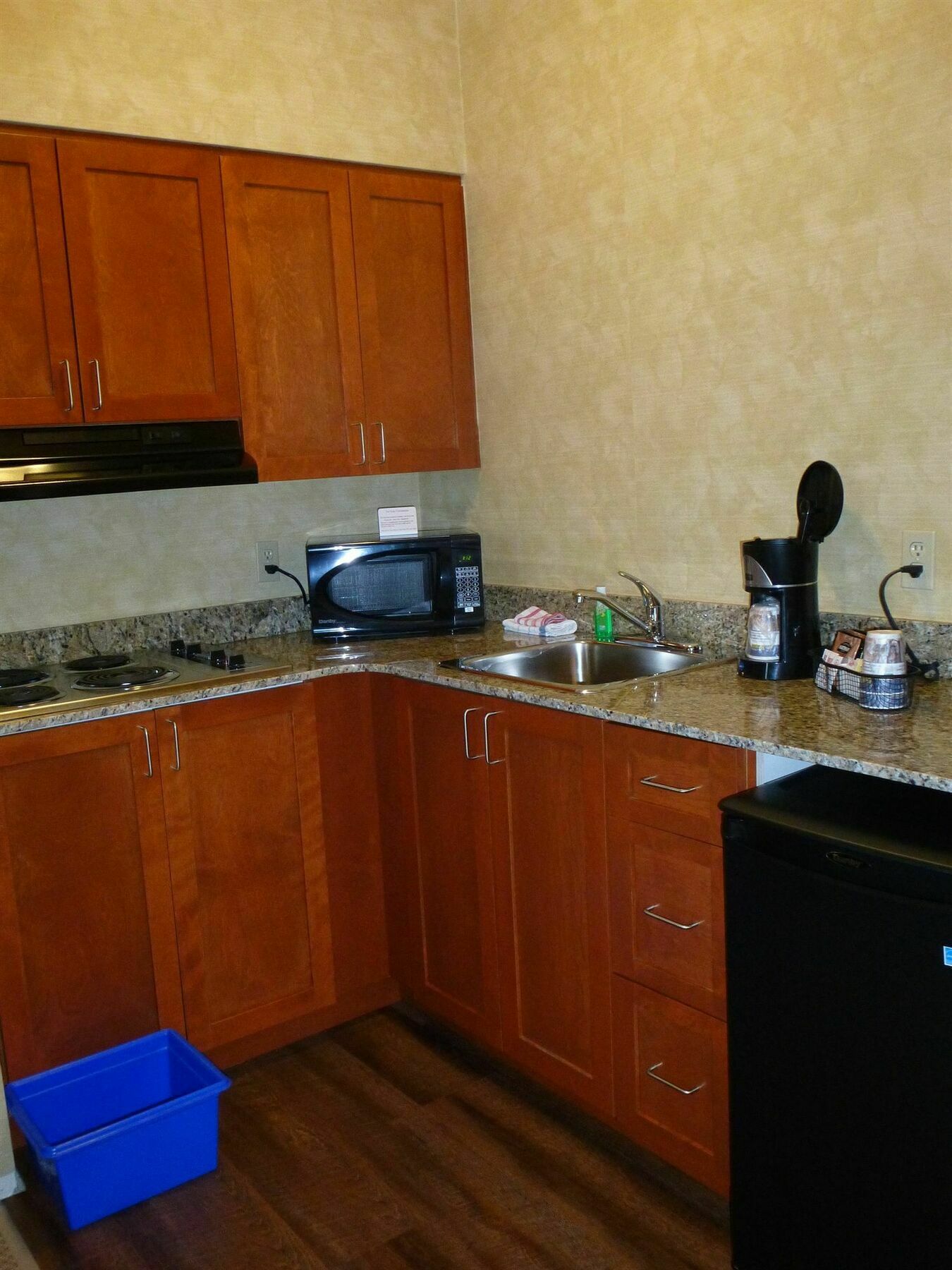 Western Rose Hotel 3*